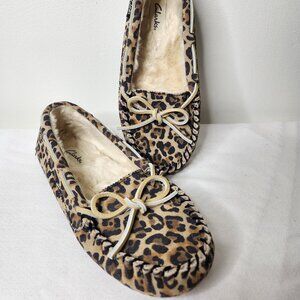Clarks Leopard Print Moccasin Loafers Size 9 Womens Leather